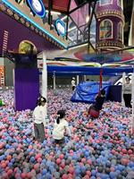 Installations de jeu de sport commerciales d'intérieur pour enfants Jeux interactifs Double diapositives en plastique Équipement de jeu d'escalade Méchant