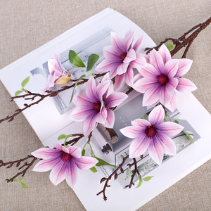 Branche de fleur de magnolia artificielle en caoutchouc souple, haute simulation, décoration de printemps, décoration de salon QH 55080 - Product Image 1