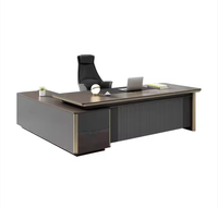 Tavolo da conferenza con venature di legno scuro moderno a forma di L nero con corrispondenza nero capo capo sedia da ufficio ideale per uffici esecutivi