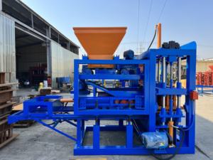 QT4-18 di mattoni di cemento nero blocchi di cemento stampi per blocchi di cemento hallow blocco che fa macchine per la fabbricazione di mattoni - Product Image 3