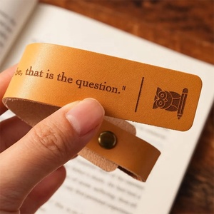 Marcapáginas de Cuero Genuino con Grabado Láser Personalizado, Marcapáginas con Logotipo Personalizado y Soporte para Bolígrafo - Product Image 4