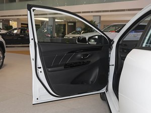 Toyota <span class=keywords><strong>Yaris</strong></span> Usata Automatica 2017-2022, Guida a Sinistra, Disponibile, Auto Usata in Buone Condizioni - Product Image 5