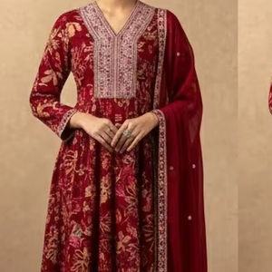 ชุดเซ็ต 3 ชิ้น ดีไซน์ใหม่ สวยงาม งานฝีมือประณีต ผ้าเรยอน สำหรับผู้หญิง สวมใส่ในงานปาร์ตี้ ผลิตจากวัสดุรีไซเคิล พิมพ์ลายดิจิทัล ใช้ได้ทุกฤดู - Product Image 4