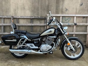 <span class=keywords><strong>Moto</strong></span> vintage Suzuki GZ150 - Moteur monocylindre 150 cm³ - Économe en carburant et durable - Motos d'<span class=keywords><strong>occasion</strong></span> - Product Image 1