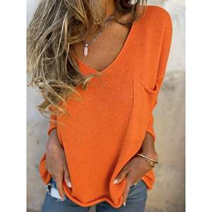 เสื้อสเวตเตอร์คอวีผ่าข้างทรงหลวมสีกากีสำหรับผู้หญิง - Product Image 1