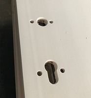 Porte intérieure minimaliste en bois massif blanc, résistante au feu 3 heures, étanche, panneaux horizontaux, poignée chromée, insonorisation 60 dB, moderne