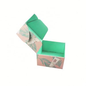 กล่องไปรษณีย์พับได้ทำจากกระดาษอาร์ตแบบกำหนดเอง พร้อมลายนูน สำหรับบรรจุภัณฑ์เสื้อผ้า ทำจากวัสดุรีไซเคิล - Product Image 1
