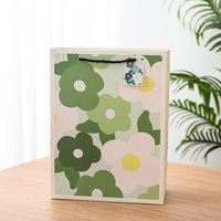 Sac cadeau floral vert avec poignées en cordon noir, sac de shopping en papier imprimé pour les petites commandes de produits et les cadeaux saisonniers