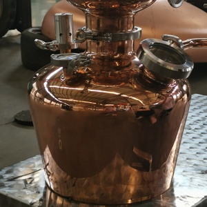 Equipo de Destilación Pequeño de Alta Calidad de 30L, Alambique de Cobre Rojo para Destilación de Ginebra y Moonshine - Product Image 3