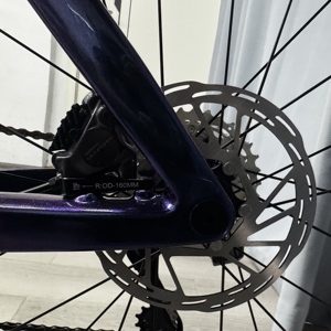 Bicicleta de <span class=keywords><strong>Carretera</strong></span> Aero de Fibra de Carbono, Venta Directa de Fábrica Kozo, 700c, Shimano 10524s, Frenos de Disco Hidráulicos, Ligera, de Alta Calidad - Product Image 2