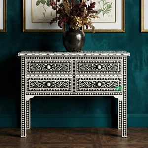 Commode à 4 tiroirs en bois artisanal traditionnel bleu et blanc, motif géométrique noir et blanc, meuble de chambre antique - Product Image 1
