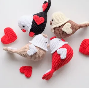 ألعاب على شكل طيور محببة مصنوعة من الكروشيه بأشكال لطيفة ورائعة لتزيين عيد الحب هدايا عيد الحب من Amigurumi تُباع بالجملة