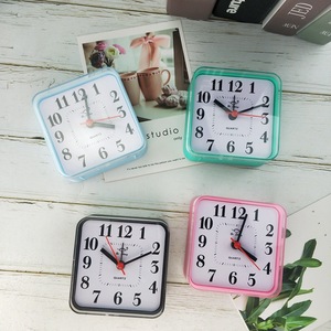 Oem/ODM đồng hồ giá rẻ Quà Tặng cổ điển tròn vuông nhỏ Pin hoạt động không đánh dấu cạnh giường ngủ đồng hồ báo thức - Product Image 3