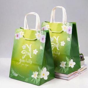 Bolsas de Compra de Papel Negro Resistentes, Personalizables para Empaque de Ropa de Boutique - Product Image 4