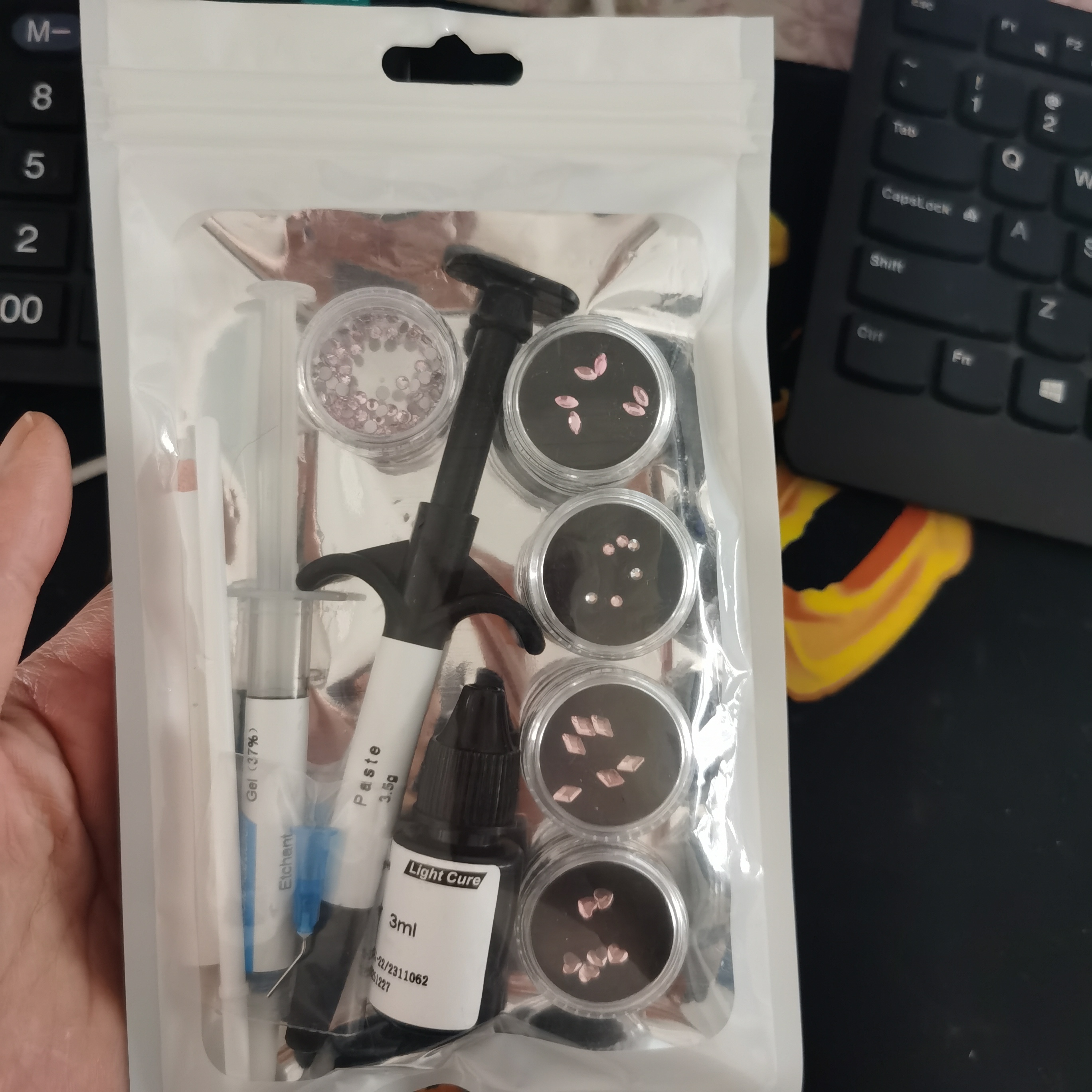 Adhesivo de resina pegado