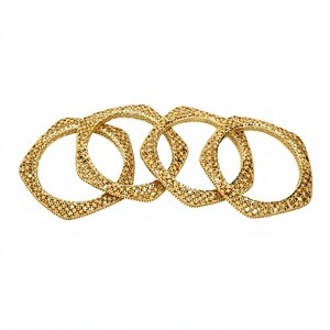 Juego de Brazaletes Clásicos para Mujer SARA, Chapados en Oro de 24 Quilates, con Forma Hexagonal - Product Image 1