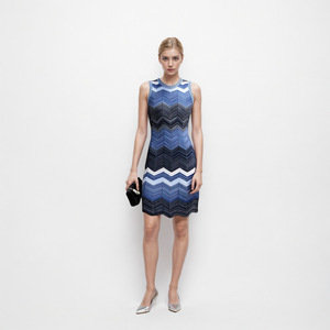 Abito <span class=keywords><strong>in</strong></span> <span class=keywords><strong>Maglia</strong></span> di Alta Qualità Blu Traspirante con Collo Rotondo Senza Maniche a Righe Ondulate Lunghezza Media Adatto per Vacanze al Mare - Product Image 1