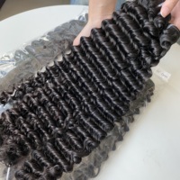 Mèches de cheveux humains vierges Remy naturelles noires, ondulées profondes