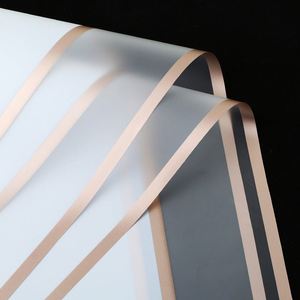 Nouvelle conception, feuille de papier d'emballage pour fleurs en plastique imperméable 58*58cm/feuille pour fleuriste - Product Image 4