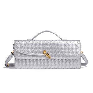 Sac horizontal tissé minimaliste pour femmes, sac à bandoulière polyvalent et élégant - Product Image 4