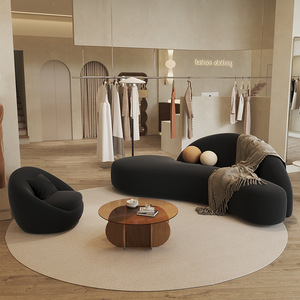 El área de descanso del sofá de forma irregular sirve para tiendas de ropa y salones de belleza para mujeres negras que ofrecen un sofá de lujo informal - Product Image 5