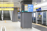Afficheur numérique mural LCD 65 pouces 1000 nits 4K WiFi certifié CE pour la publicité dans les aéroports et les centres commerciaux