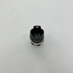 Sensor de Presión de Aceite para Excavadora Bobcat 17202579, Pieza de Repuesto Nueva para Reparación y Mantenimiento - Product Image 1