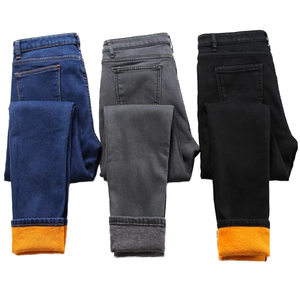 Pantalones vaqueros de invierno de fabricante para mujer, pantalones vaqueros de cintura alta de terciopelo gruesos y cálidos con realce para mamá, pantalones vaqueros rectos de talla grande transpirables para mujer - Product Image 4