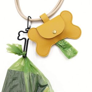 Dispensador de Bolsas para Excremento de Perro Reutilizables de Cuero PU con Clip Metálico, Portátil, en Forma de Hueso, Regalo Promocional Novedoso - Product Image 1