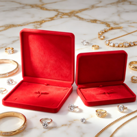 Boîte à bijoux artisanale pour collier et bague, emballage personnalisé, boîte carrée en suède rouge avec logo