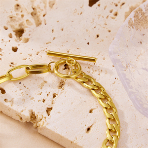 Bracelet en acier inoxydable plaqué or 18 carats PVD véritable, avec maillons mixtes, chaîne cubaine à maillons ovales, breloque cœur et fermoir T/O - Product Image 4