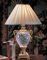 Lampe de table en cuivre de luxe européenne royale avec base florale au design traditionnel pour salon, salle à manger, chambre à coucher