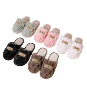 Pantoufles d'intérieur chaudes en fourrure pelucheuse en tissu de coton EVA antidérapant pour femmes et hommes, vente en gros, hiver, automne, printemps - Product Image 1