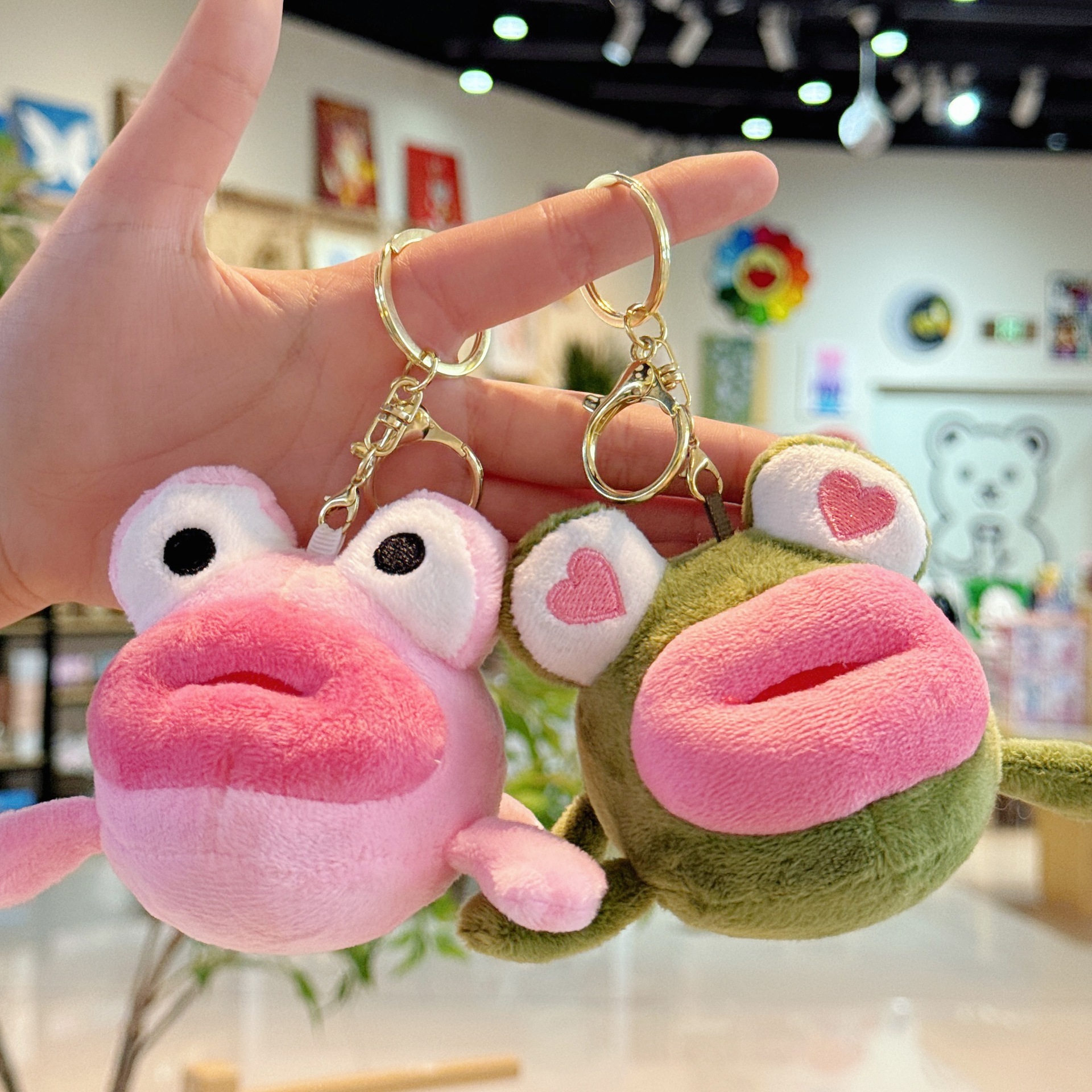 ビッグレッドリップフロッグぬいぐるみキーホルダーかわいい