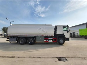 รถบรรทุกน้ำมันเชื้อเพลิง ราคาเสนอขาย 20000L-28000L Sinotruk Howo รถบรรทุกพิเศษสำหรับบรรทุกน้ำมันเชื้อเพลิง แข็งแรง ทนทาน เชื่อถือได้ - Product Image 3