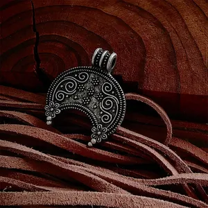 สร้อยคอผู้หญิงสไตล์นอร์สสลาฟิก จี้รูปพระจันทร์เสี้ยว LUNULA เครื่องประดับสไตล์ไวกิ้งสำหรับผู้หญิง <span class=keywords><strong>MORAVIA</strong></span>, Lunitsa, สลาฟ - Product Image 1