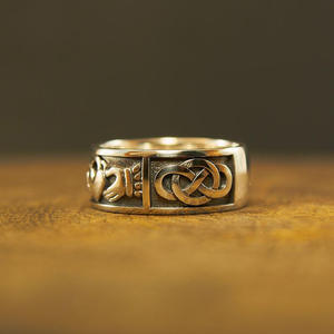 Anello Nuziale F570 in Argento, Design Classico a Lucchetto, Gioiello Unisex di Alta Qualità - Product Image 4