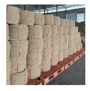 เชือกใยมะพร้าวสีน้ำตาลทองคุณภาพสูง ขนาด 16 ถึง 20 มม. วัสดุธรรมชาติแข็งแรง ผลิตในเวียดนาม สำหรับงานสานเสื่อมะพร้าวและงานฝีมือ - Product Image 1