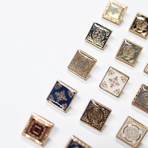 Logotipo personalizado Retro Redondo y cuadrado Mango hueco Botones Botón de metal dorado para ropa Diferentes necesidades de diseño - Product Image 6