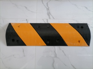 โหนกความเร็วสีเหลืองสีดำกันลื่นบนถนนเพื่อความปลอดภัยในการจราจร - Product Image 6