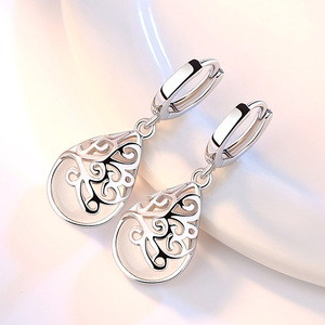 Orecchini Pendenti a Cerchio con Totem in Argento e Pietra Lunare per Donna, Accessori Moda Vintage - Product Image 1