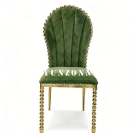 Chaise d'événement de luxe en velours vert avec dossier coquille et accents dorés en acier inoxydable pour mariage, banquet, location, hôtel, vente en gros d'usine
