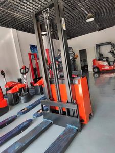 Chariot élévateur de machine de <span class=keywords><strong>logistique</strong></span> CDD16 avec le levage évalué 1.6 tonnes de capacité empileur électrique à jambe étroite à portique robuste - Product Image 6