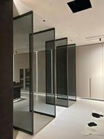 Porte Pivotante Multi-panneaux en Verre pour Intérieur, Salle de Bain et Hôtels – Porte Commerciale en Alliage d'Aluminium et Verre