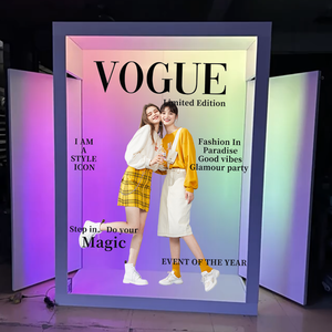 Cabina de Fotos con Marco Estilo Revista Vogue, Cabina Fotográfica Vogue - Product Image 1
