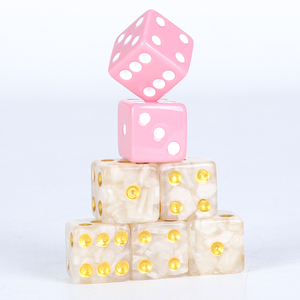 Dés de jeu en résine transparente rose de 18 mm avec points blancs, logo personnalisé en acrylique, coins arrondis, dés D6 pour accessoires de jeu et jeux de dés - Product Image 4