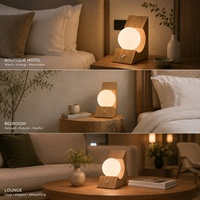Lampe de table globe rechargeable sans fil à finition grain de bois, style moderne et naturel, idéale pour hôtel boutique et chambre à coucher