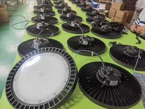 Éclairage LED UFO Super Lumineux 100W 150W 200W 240W pour Entrepôt et <span class=keywords><strong>Garage</strong></span> Intérieur/Extérieur, Projecteurs Industriels IP65 - Product Image 6