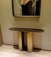 Console d'entrée pliable moderne avec plateau en pierre et métal, design minimaliste, style luxe léger pour salon et hôtel