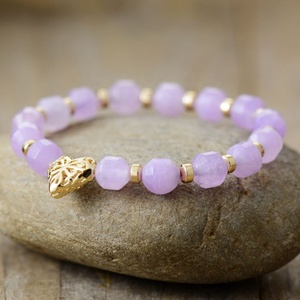 8MM Rose Jade Chapelet Bracelet Pendentif Mignon Coeur Stretch Bracelet Charme Naturel pour les Femmes Conscientes de la Mode - Product Image 1